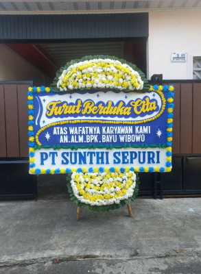 Papan Bunga Duka di Dendengan Luar